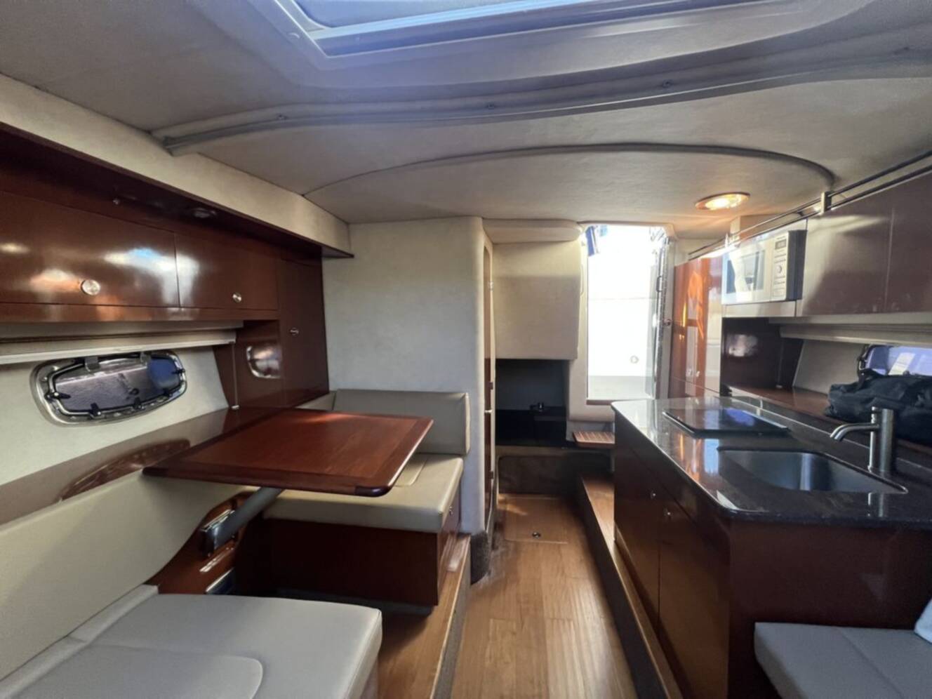 A photo of this 2013 Sea Ray 310 Sundancer