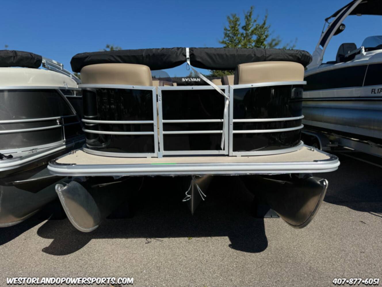 A photo of this 2025 Sylvan 822 LZ