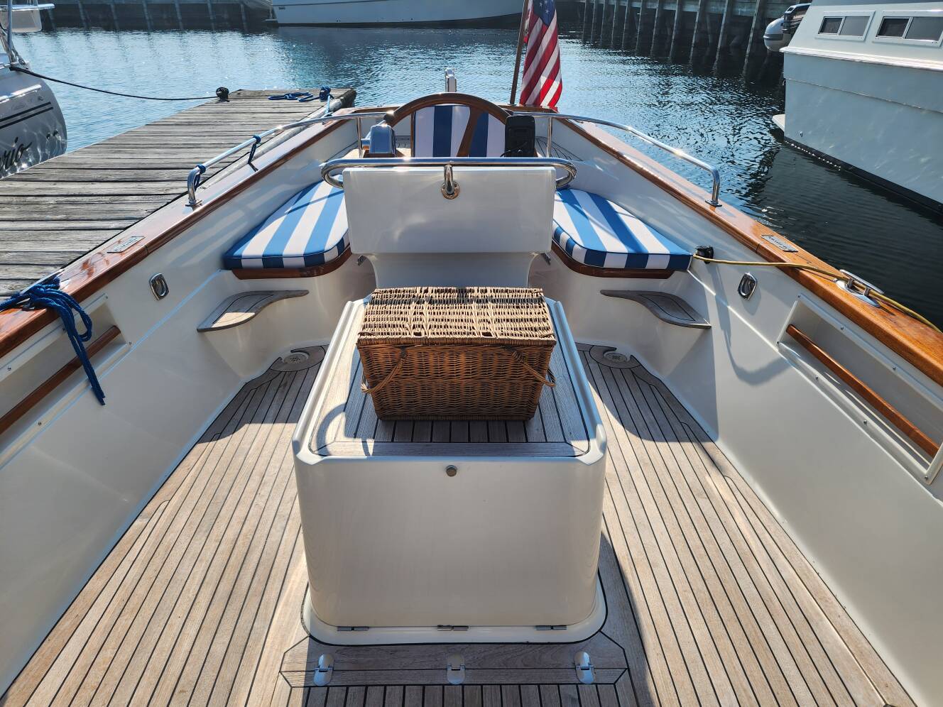 A photo of this 2007 Flanders Bay LAUNCH 27