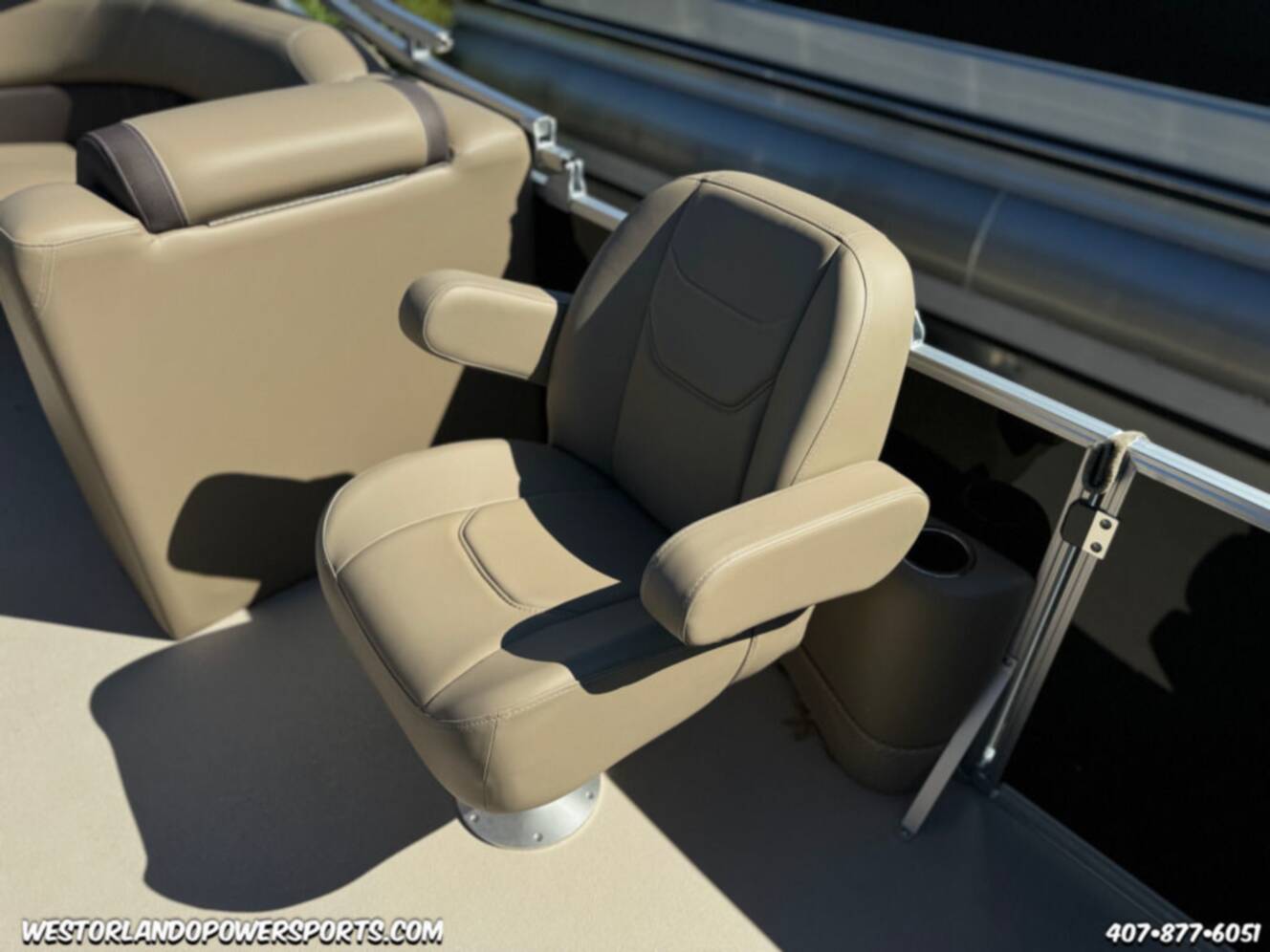 A photo of this 2025 Sylvan 822 LZ