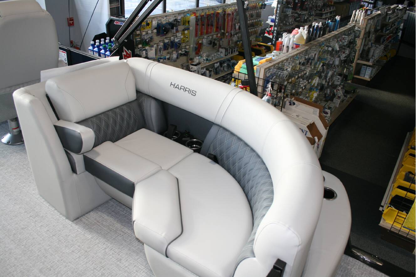 A photo of this 2026 Harris Cruiser 210 CWDH