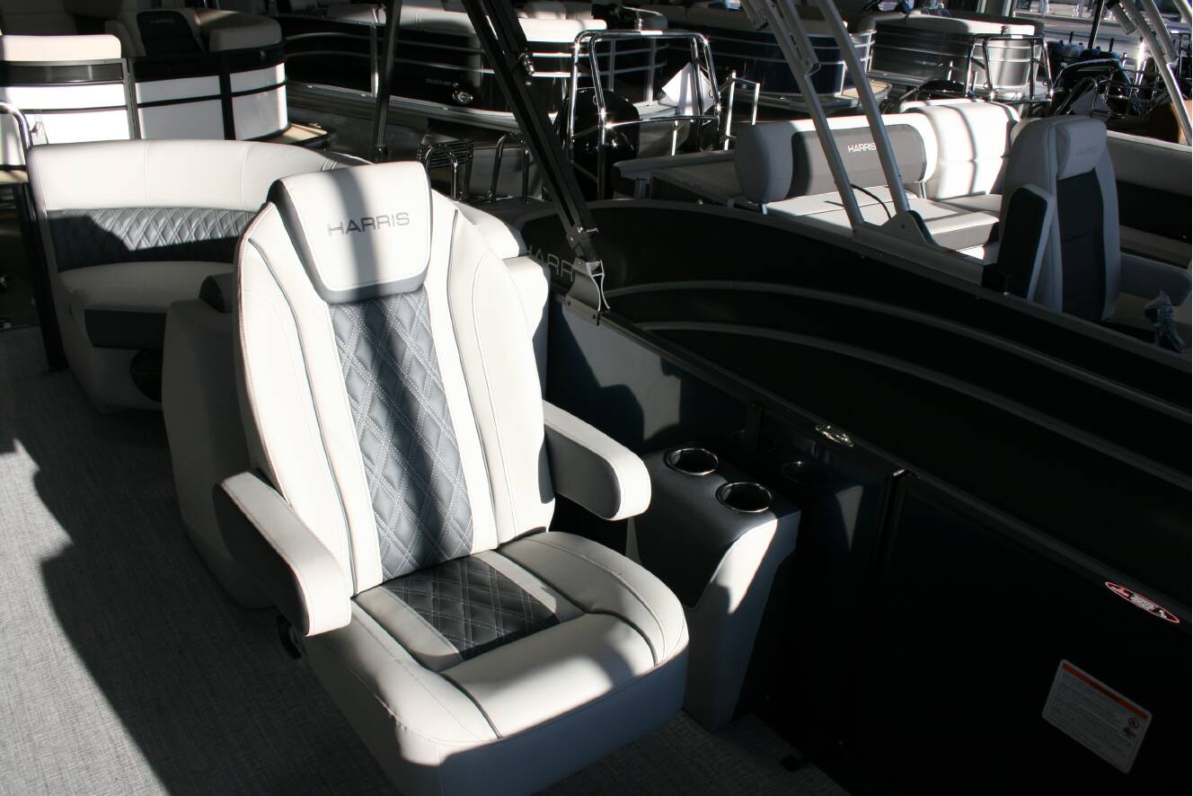 A photo of this 2026 Harris Cruiser 210 CWDH