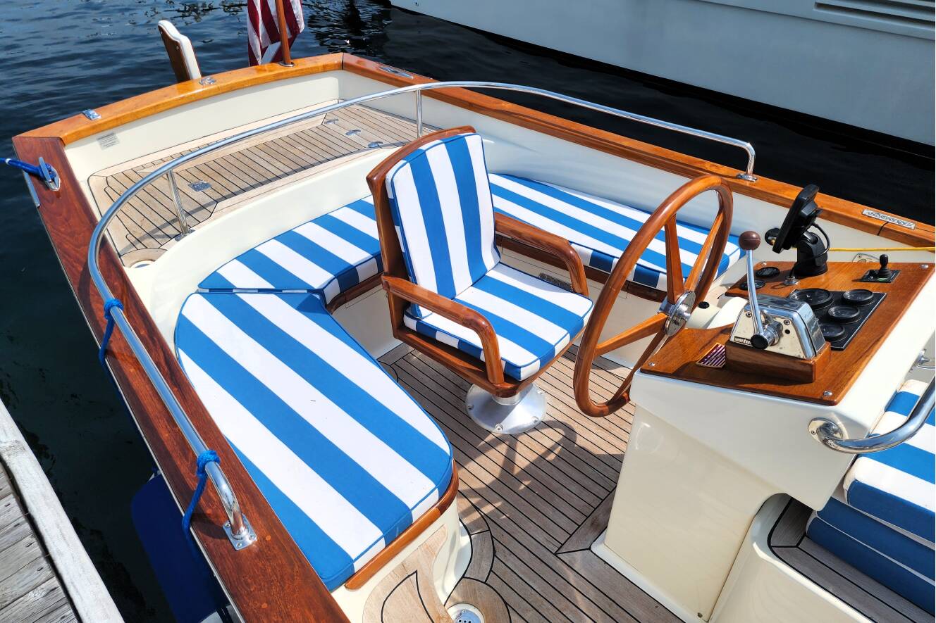 A photo of this 2007 Flanders Bay LAUNCH 27