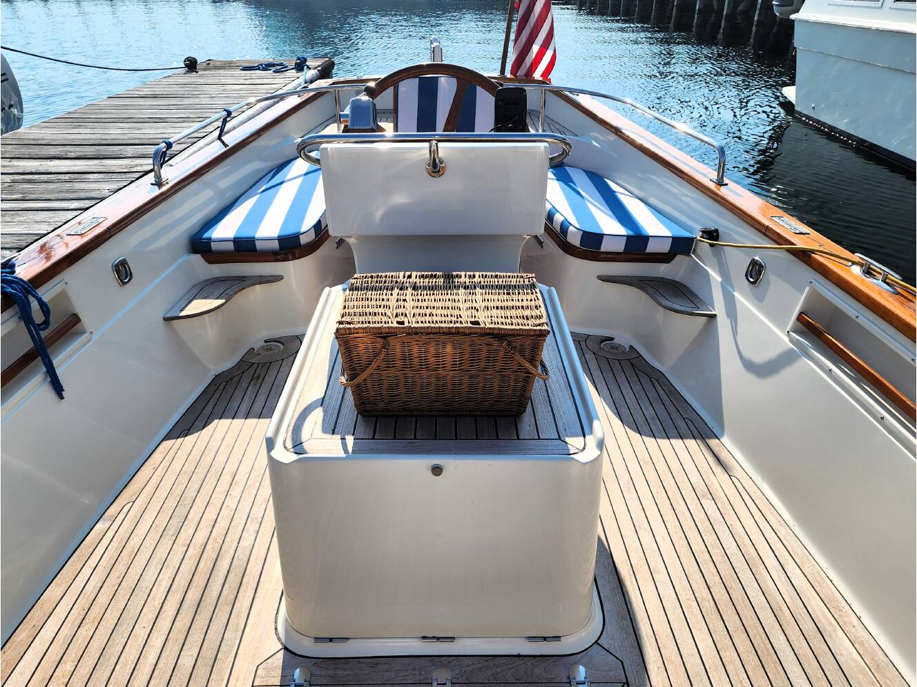 A photo of this 2007 Flanders Bay LAUNCH 27