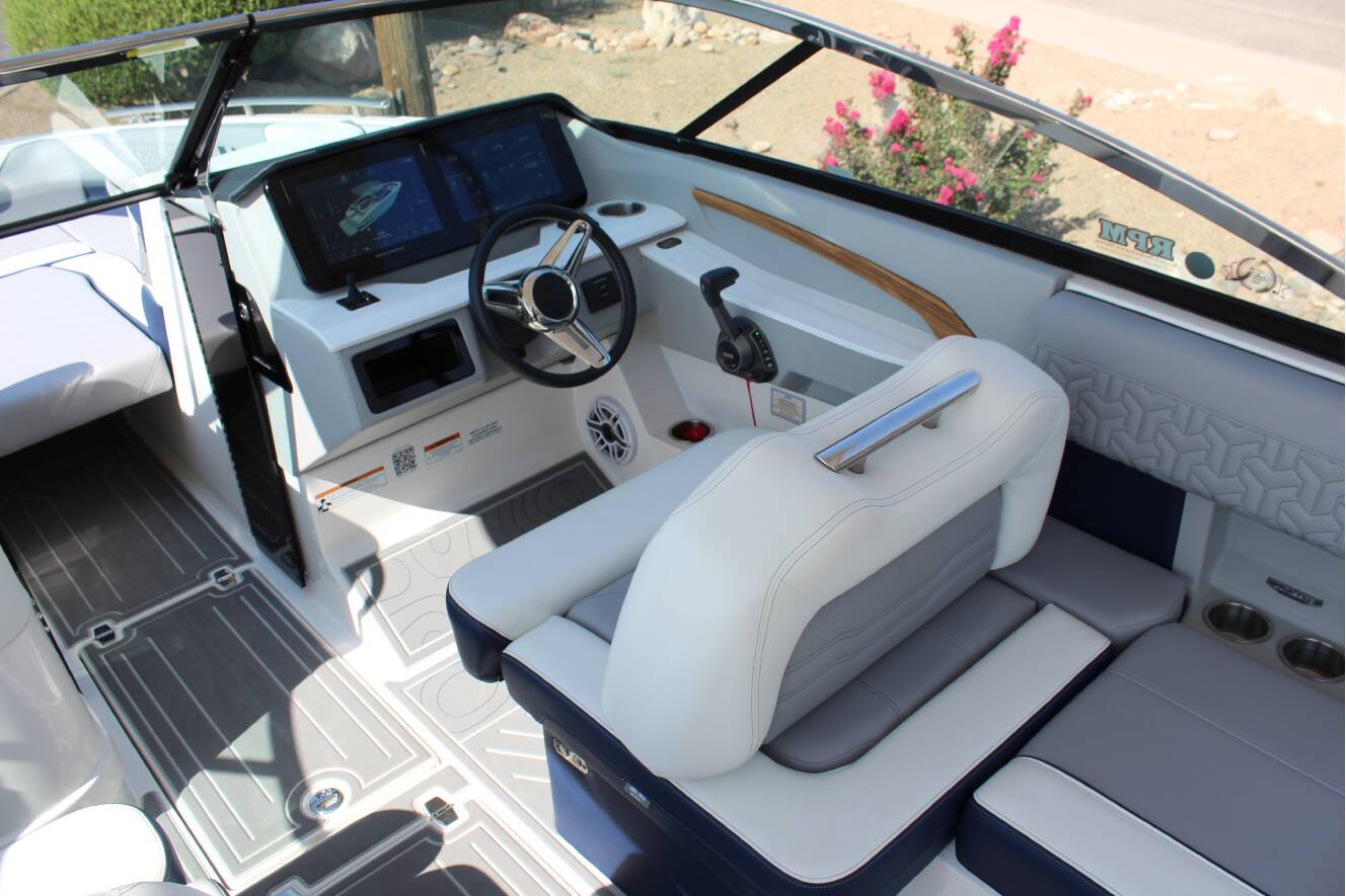 A photo of this 2026 Regal LS9 Surf Ultimate