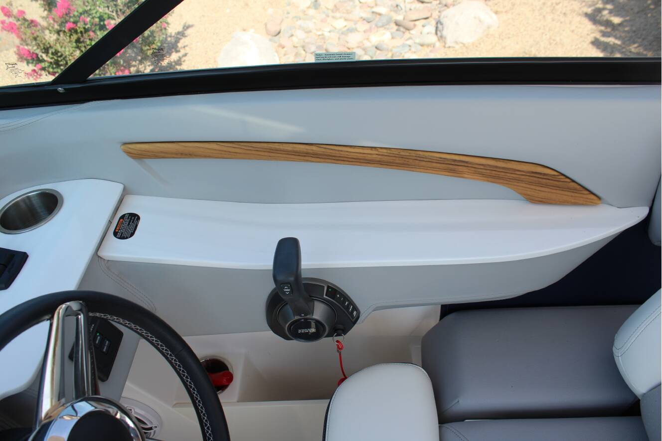 A photo of this 2026 Regal LS9 Surf Ultimate