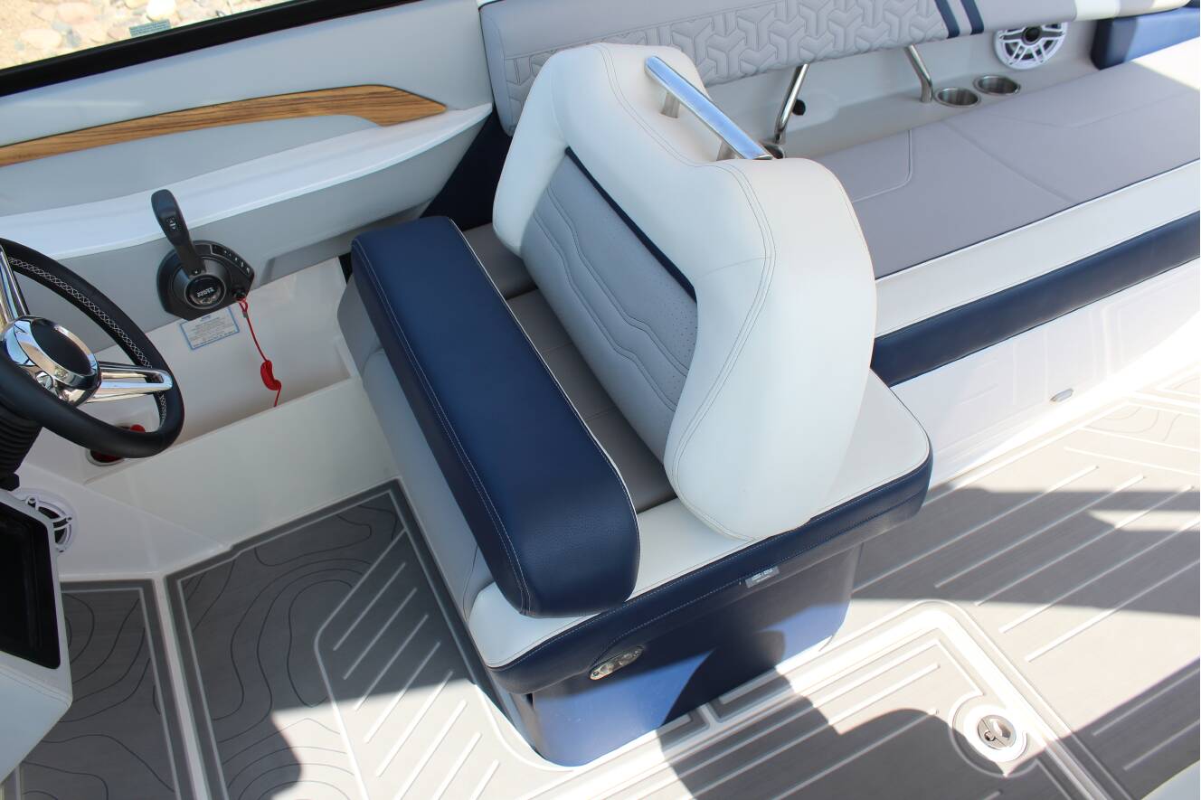 A photo of this 2026 Regal LS9 Surf Ultimate