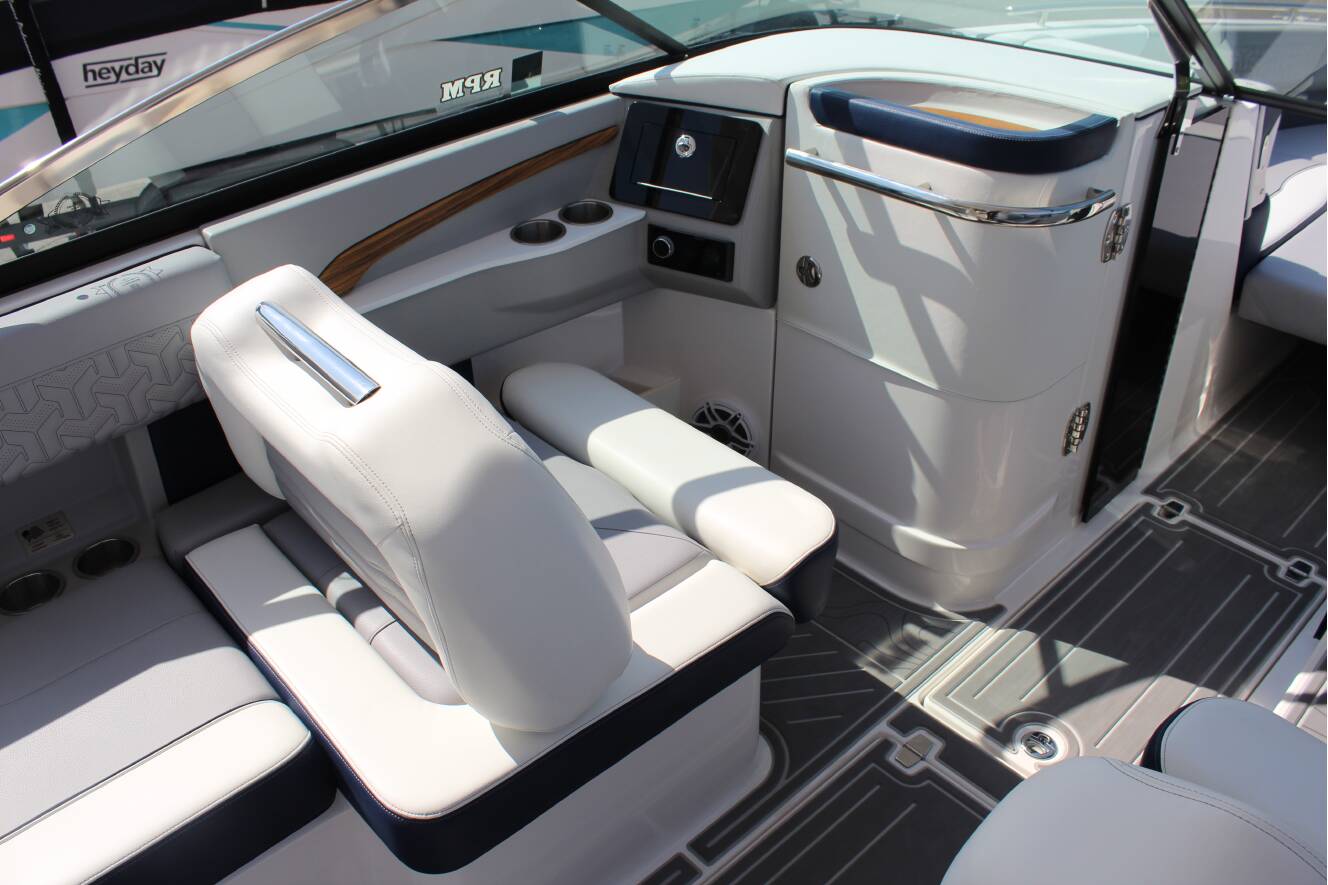 A photo of this 2026 Regal LS9 Surf Ultimate