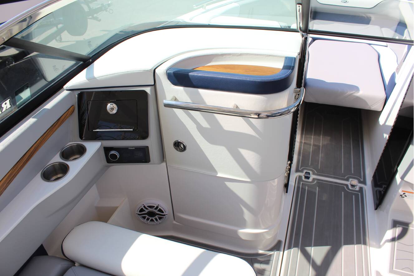 A photo of this 2026 Regal LS9 Surf Ultimate