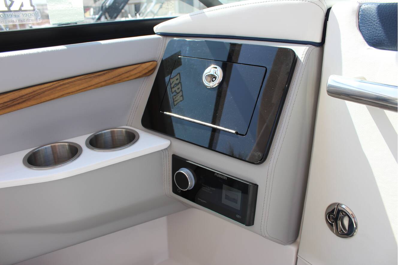 A photo of this 2026 Regal LS9 Surf Ultimate