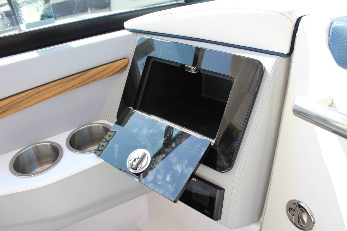 A photo of this 2026 Regal LS9 Surf Ultimate