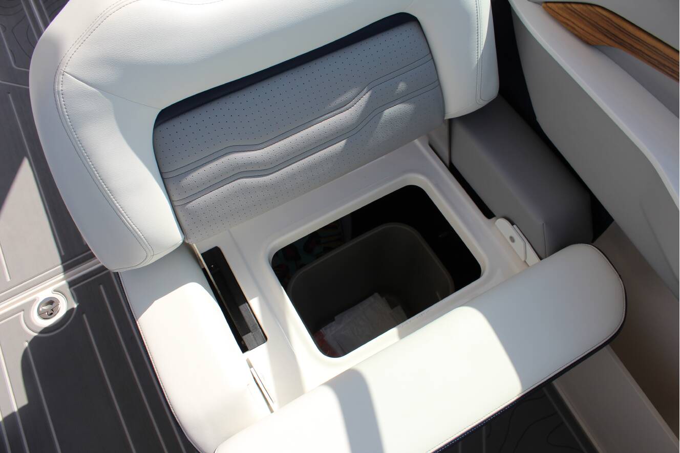 A photo of this 2026 Regal LS9 Surf Ultimate