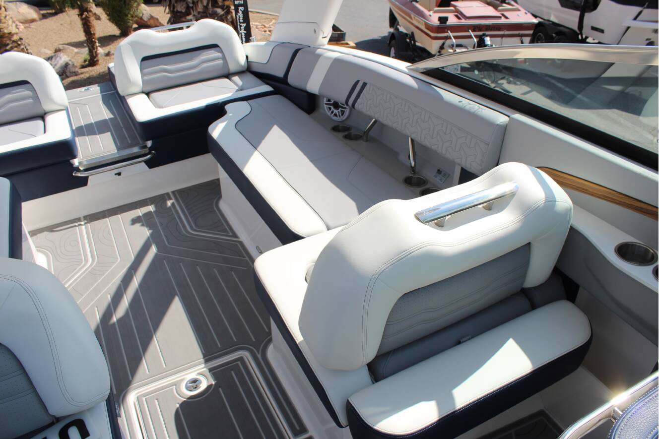 A photo of this 2026 Regal LS9 Surf Ultimate