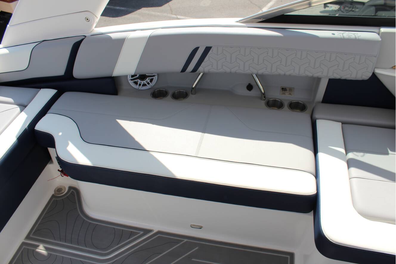 A photo of this 2026 Regal LS9 Surf Ultimate