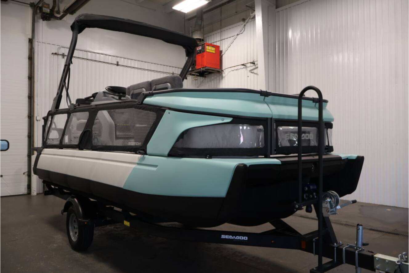 A photo of this 2026 Sea-Doo Switch Cruise 21 - 300 hp - Tech Painted