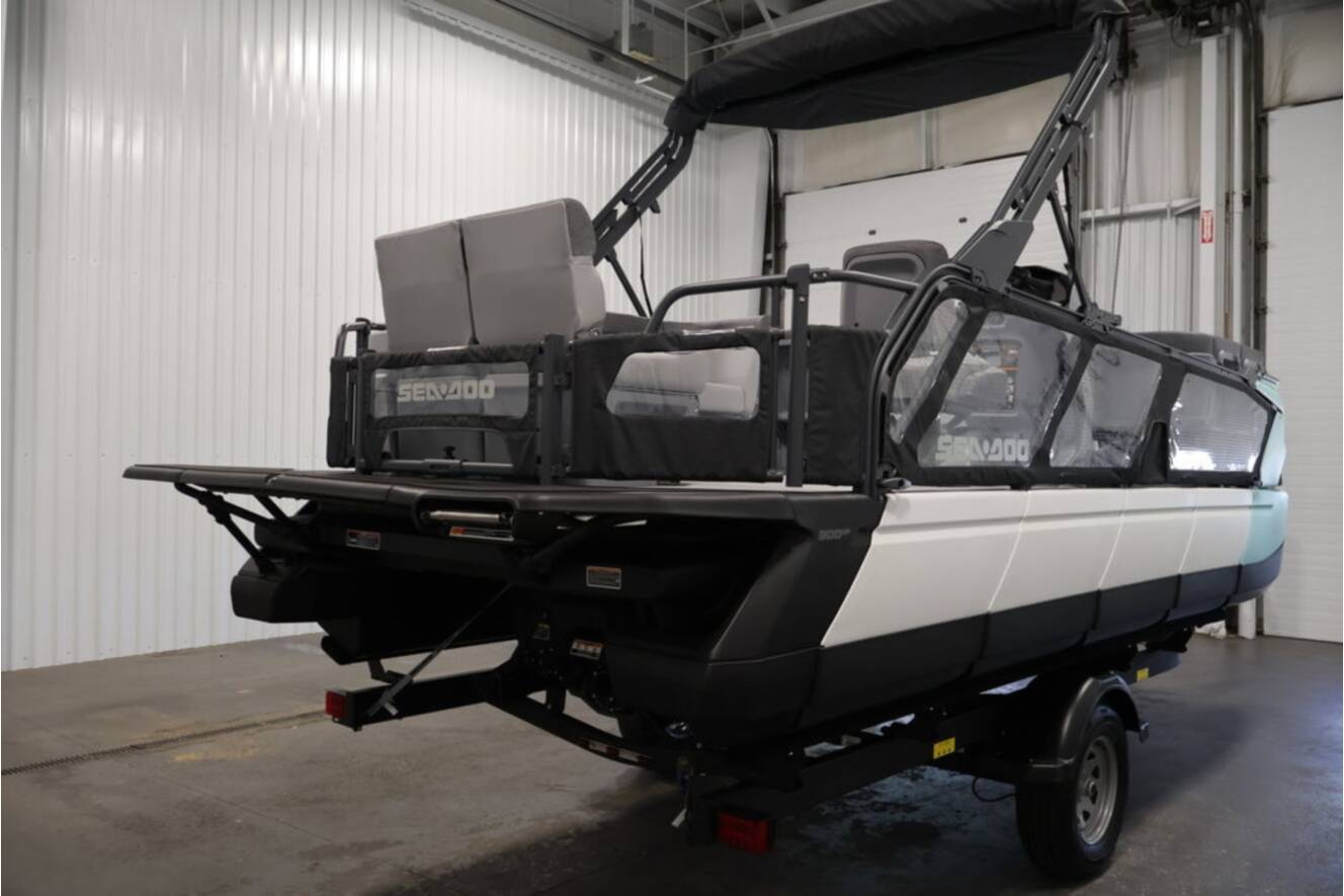 A photo of this 2026 Sea-Doo Switch Cruise 21 - 300 hp - Tech Painted