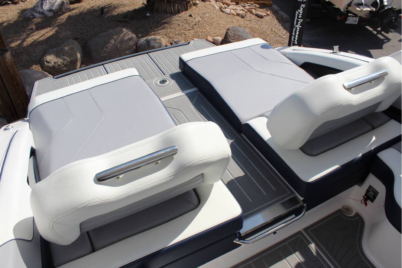 A photo of this 2026 Regal LS9 Surf Ultimate