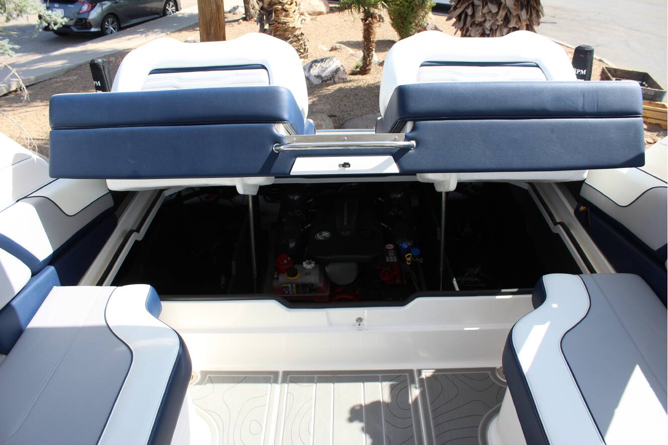 A photo of this 2026 Regal LS9 Surf Ultimate