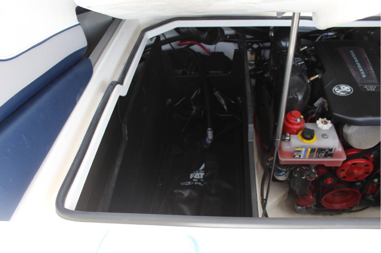A photo of this 2026 Regal LS9 Surf Ultimate