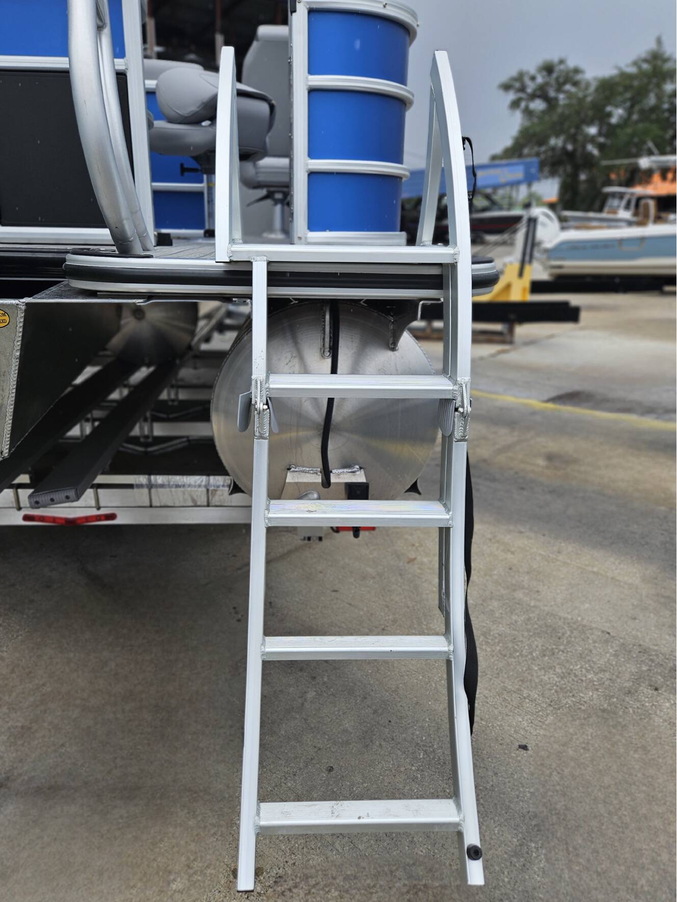 A photo of this 2026 Bentley Pontoons 203 Fish-N-Cruise