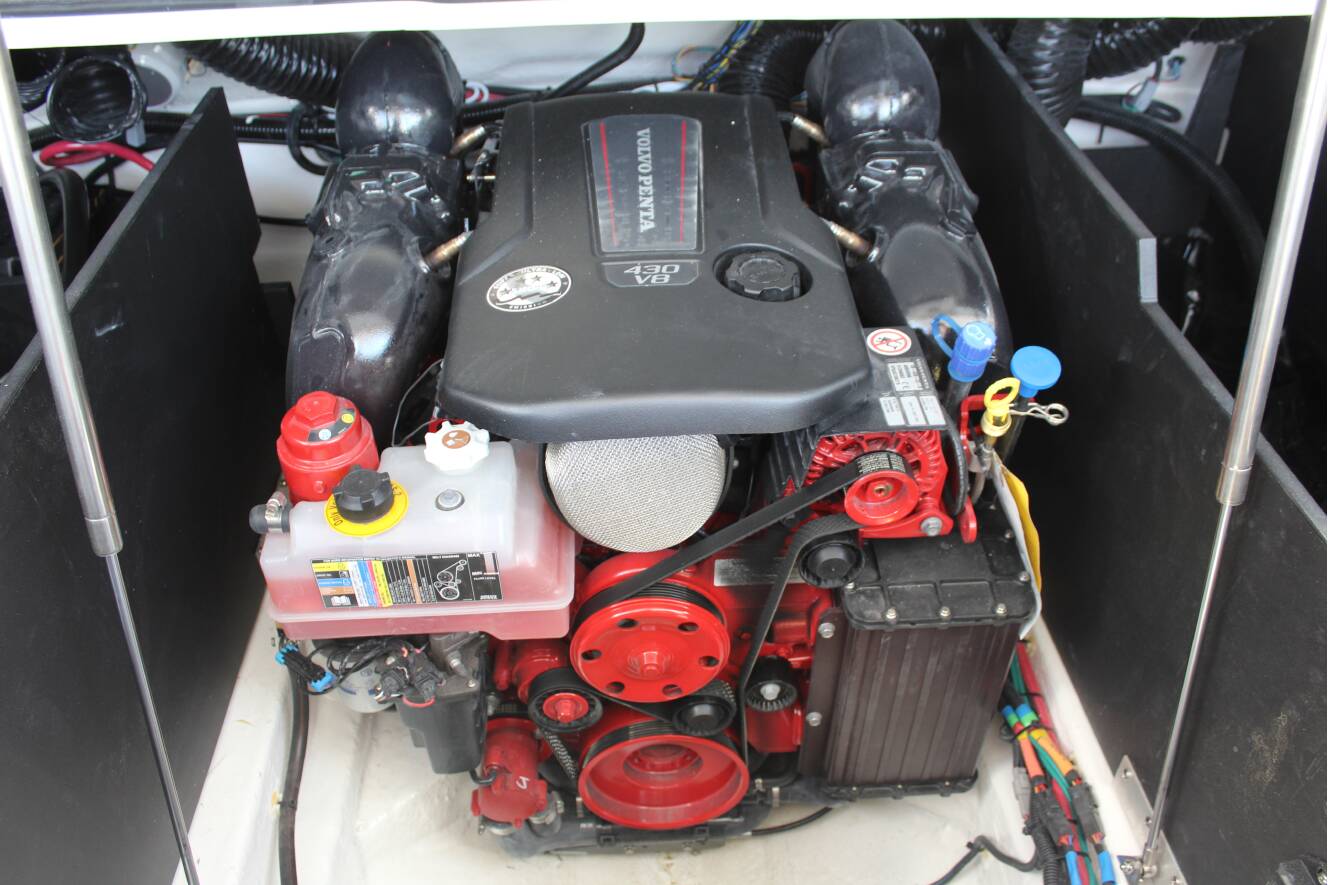 A photo of this 2026 Regal LS9 Surf Ultimate
