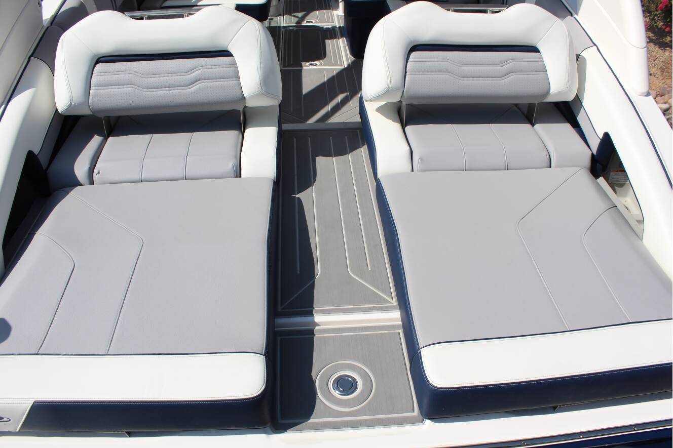 A photo of this 2026 Regal LS9 Surf Ultimate