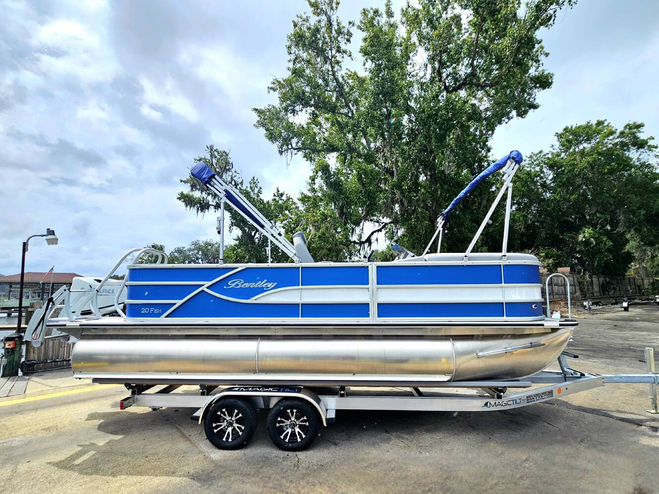 A photo of this 2026 Bentley Pontoons 203 Fish-N-Cruise