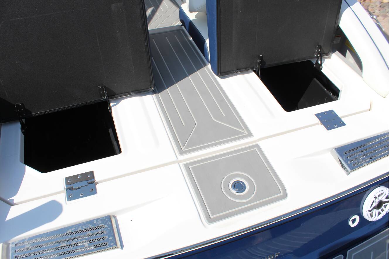 A photo of this 2026 Regal LS9 Surf Ultimate