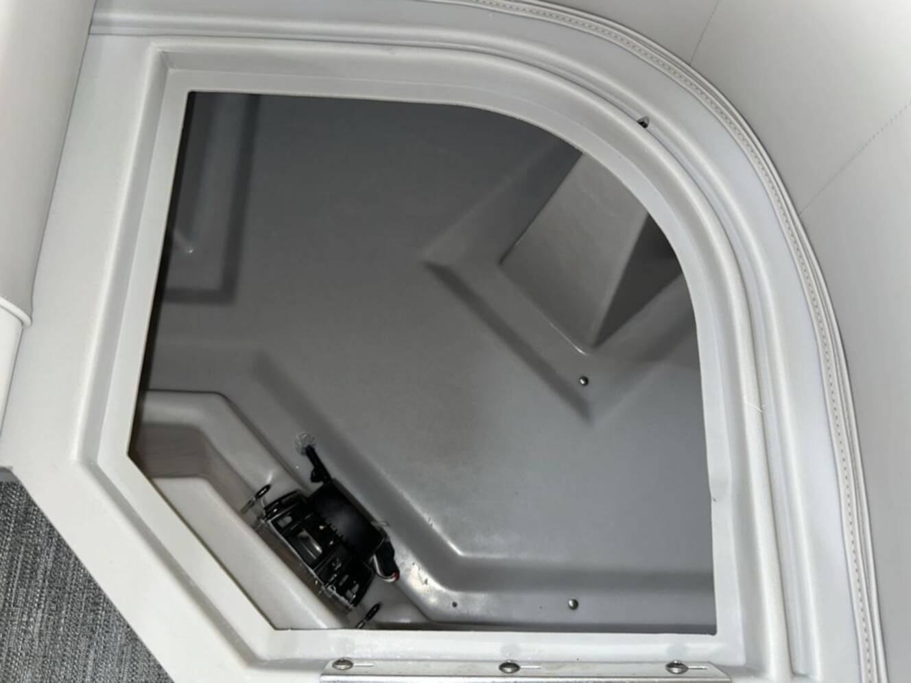 A photo of this 2025 Sweetwater Xperience 2286 SBX