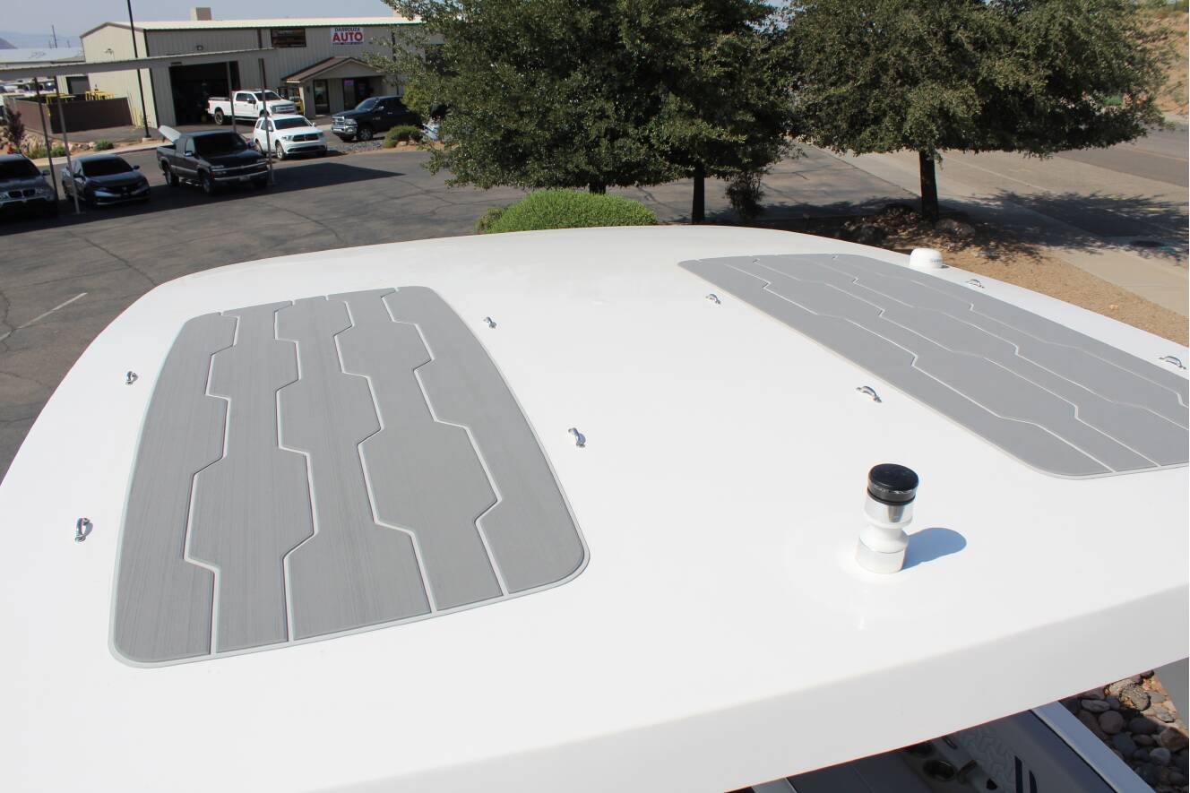A photo of this 2026 Regal LS9 Surf Ultimate