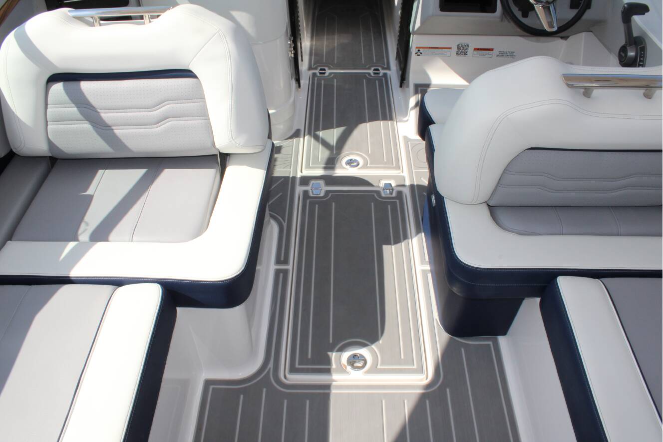 A photo of this 2026 Regal LS9 Surf Ultimate