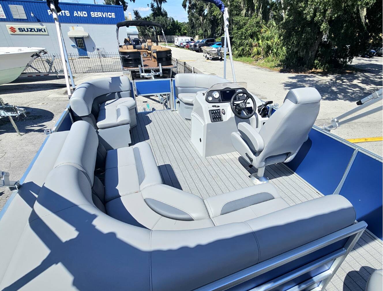 A photo of this 2026 Bentley Pontoons 203 Fish-N-Cruise