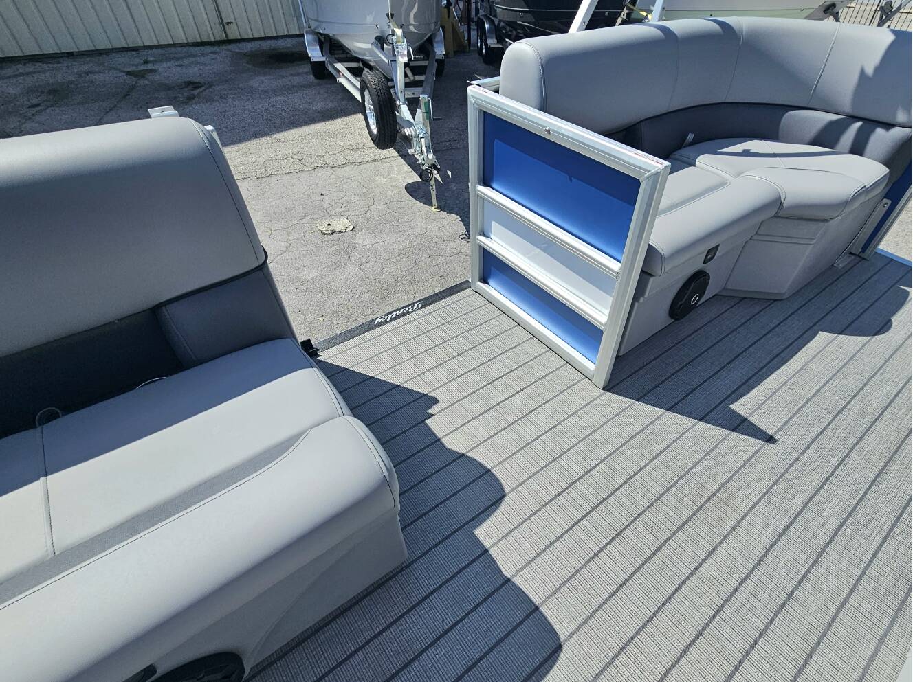 A photo of this 2026 Bentley Pontoons 203 Fish-N-Cruise
