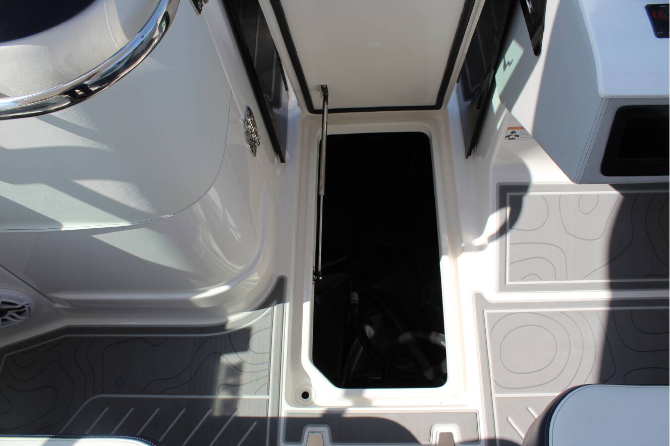 A photo of this 2026 Regal LS9 Surf Ultimate