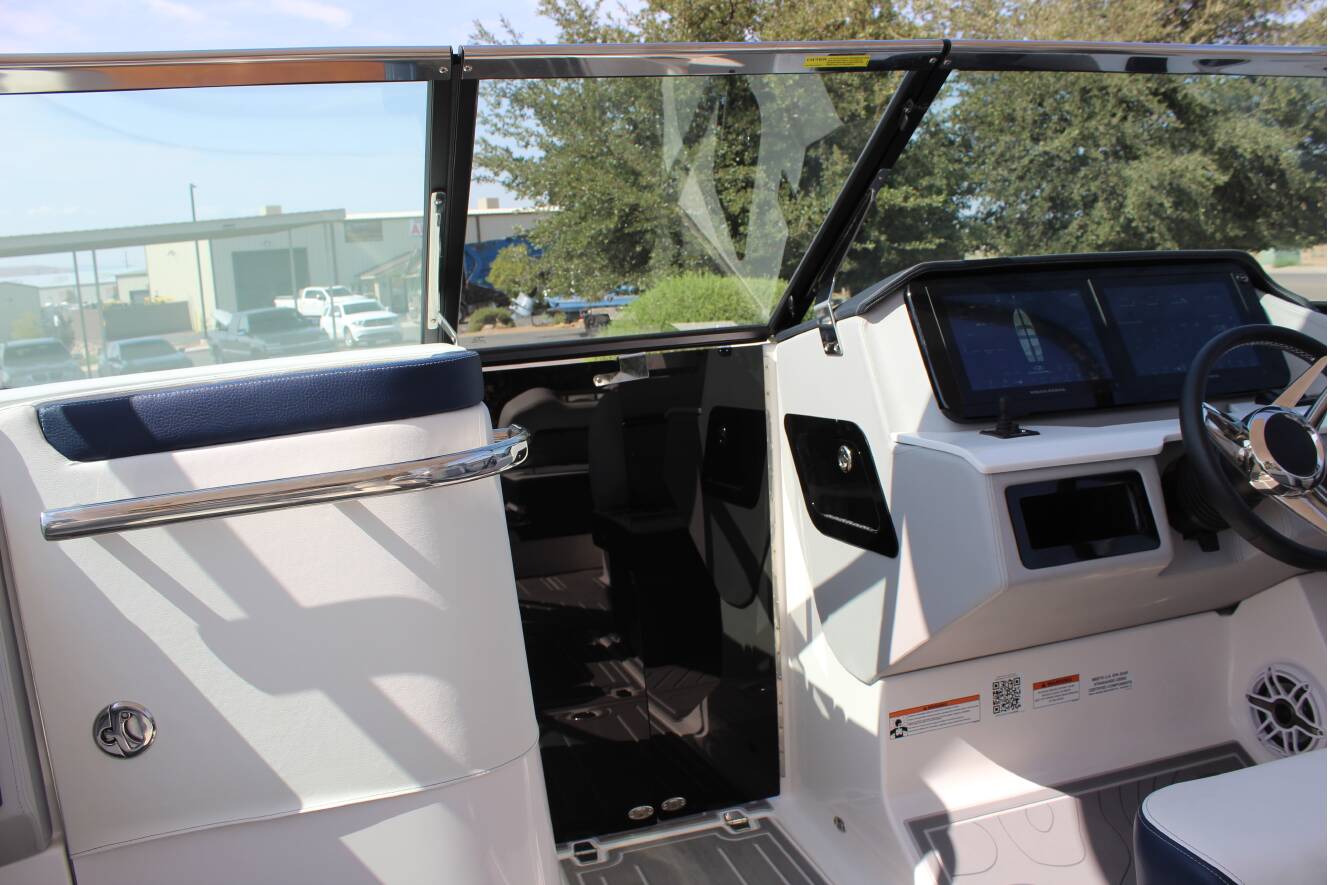 A photo of this 2026 Regal LS9 Surf Ultimate