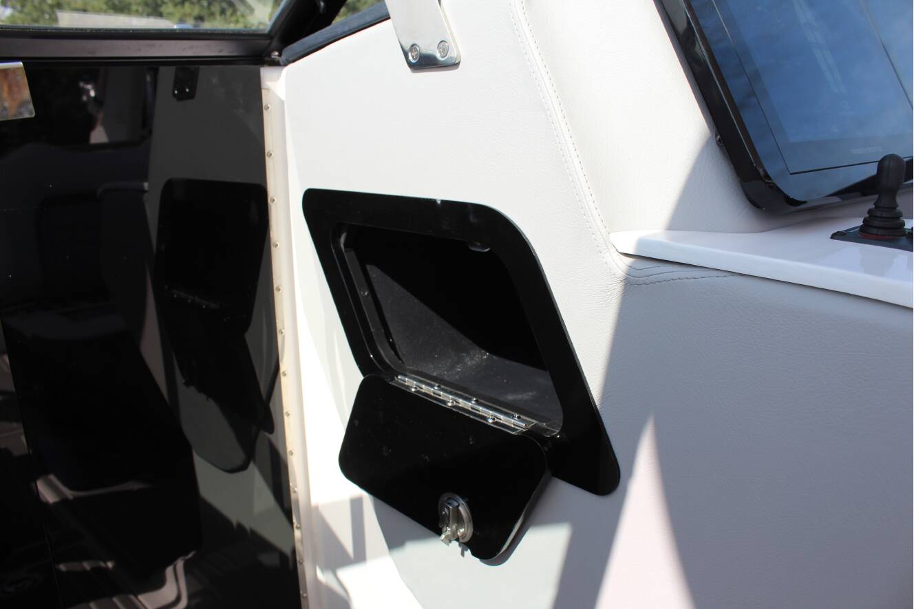 A photo of this 2026 Regal LS9 Surf Ultimate