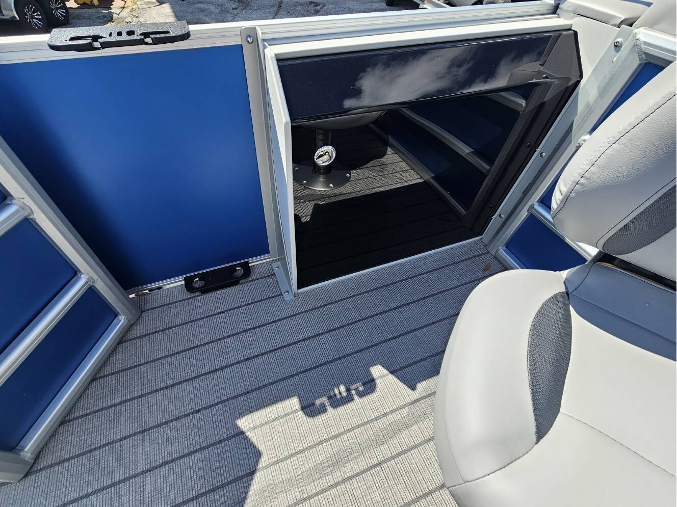 A photo of this 2026 Bentley Pontoons 203 Fish-N-Cruise