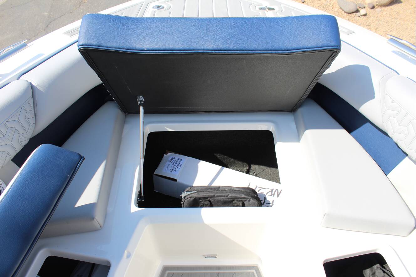 A photo of this 2026 Regal LS9 Surf Ultimate