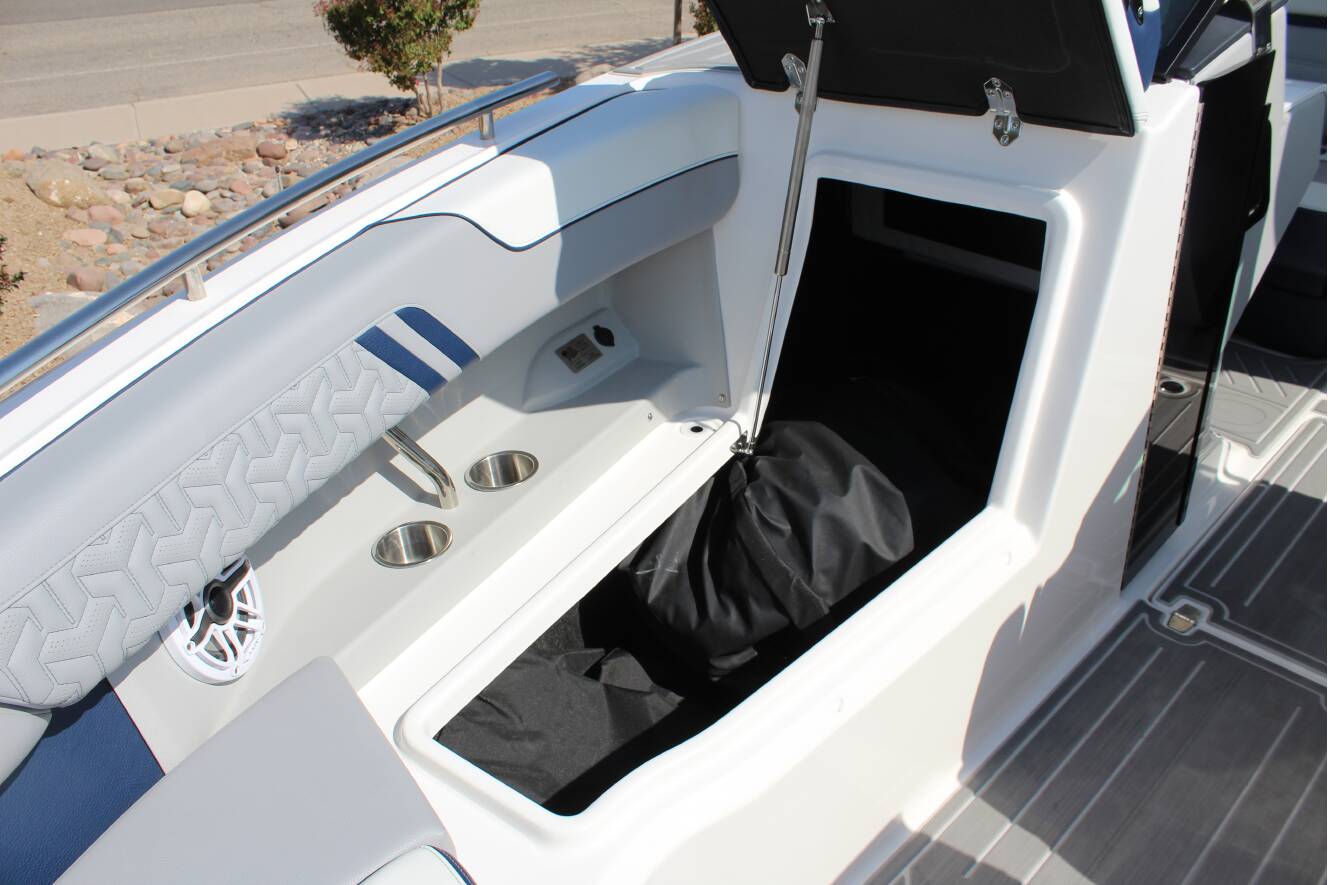 A photo of this 2026 Regal LS9 Surf Ultimate