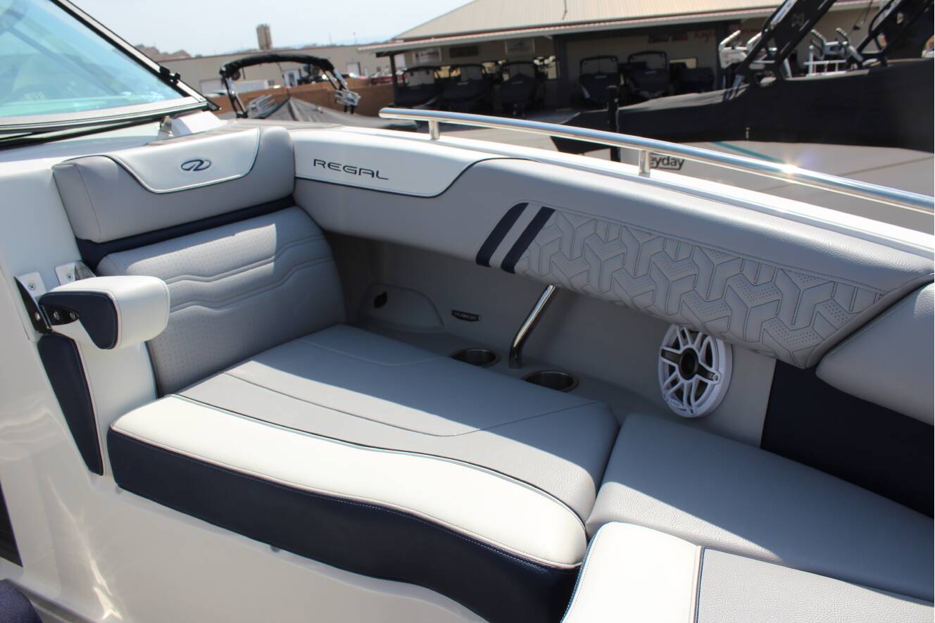 A photo of this 2026 Regal LS9 Surf Ultimate