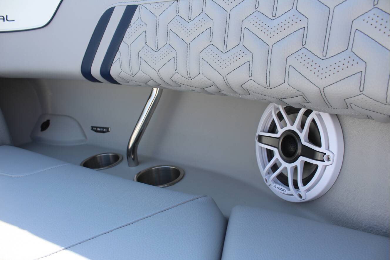 A photo of this 2026 Regal LS9 Surf Ultimate