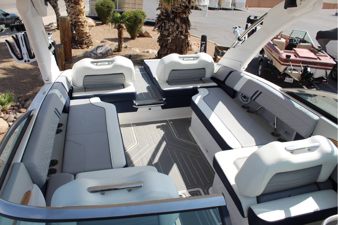 A photo of this 2026 Regal LS9 Surf Ultimate