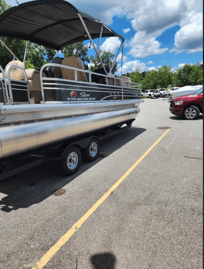 2023 Sun Tracker Fishin Barge 22 DLX in hernando beach FL