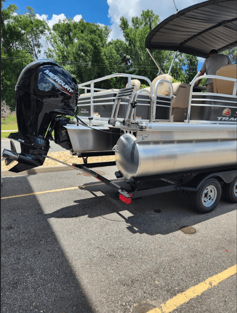 2023 Sun Tracker Fishin Barge 22 DLX in hernando beach FL