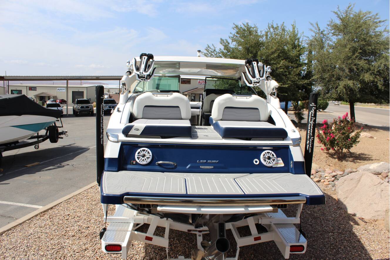 A photo of this 2026 Regal LS9 Surf Ultimate