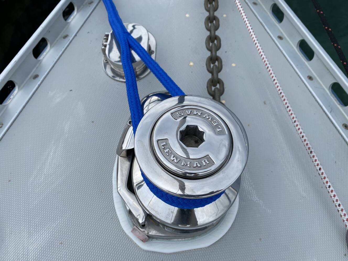 A photo of this 1989 J/Boats J/40