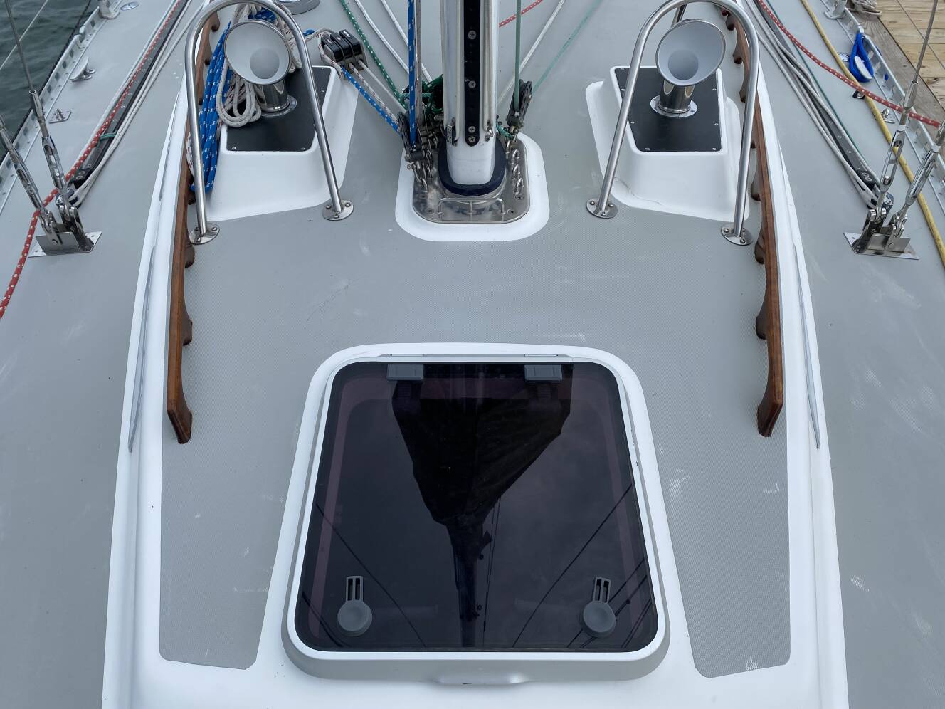 A photo of this 1989 J/Boats J/40