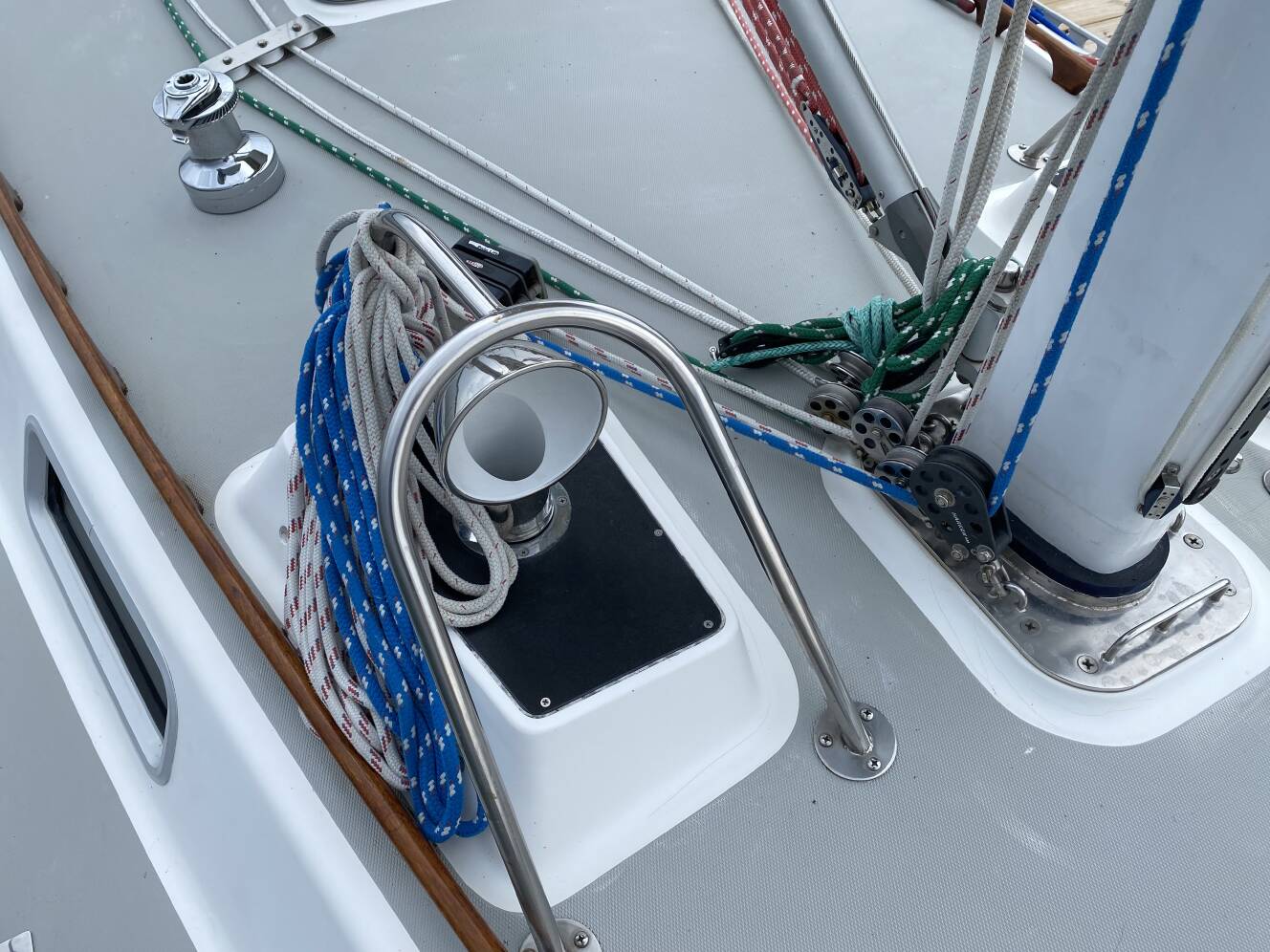 A photo of this 1989 J/Boats J/40