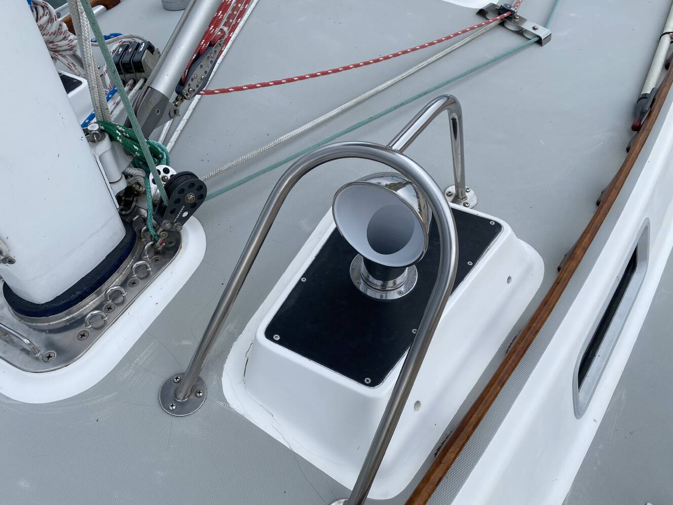 A photo of this 1989 J/Boats J/40
