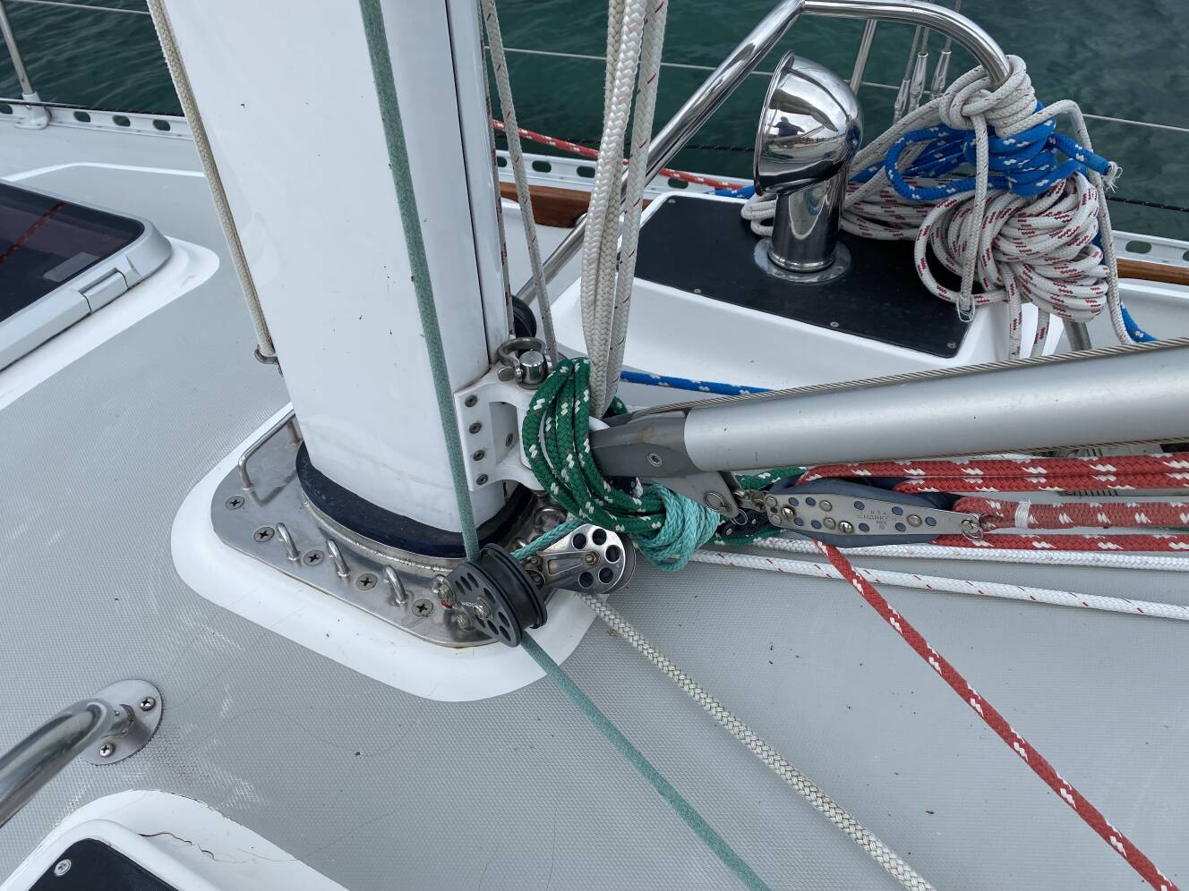 A photo of this 1989 J/Boats J/40